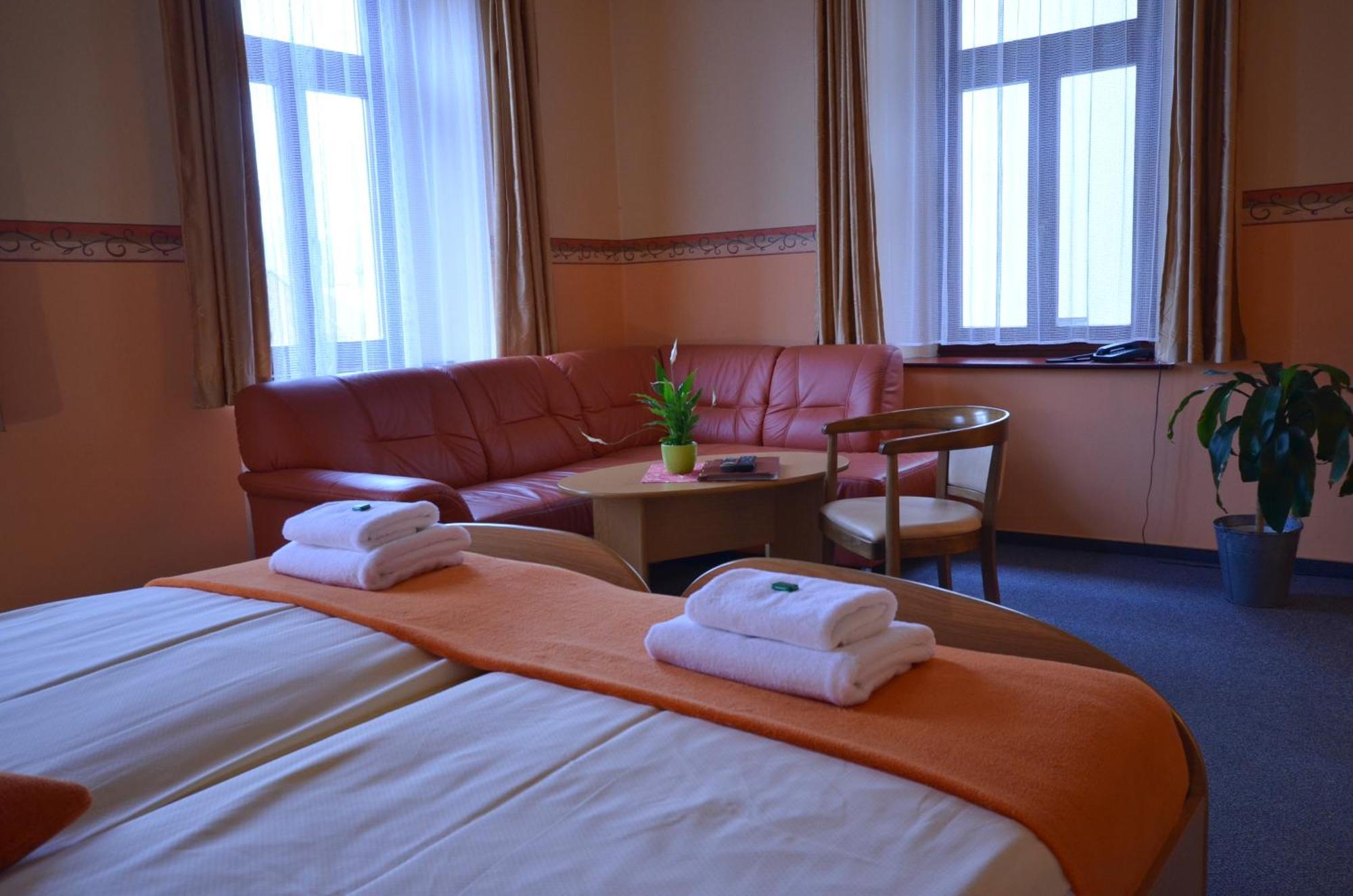 Hotel U Kozicky Теплице Екстериор снимка