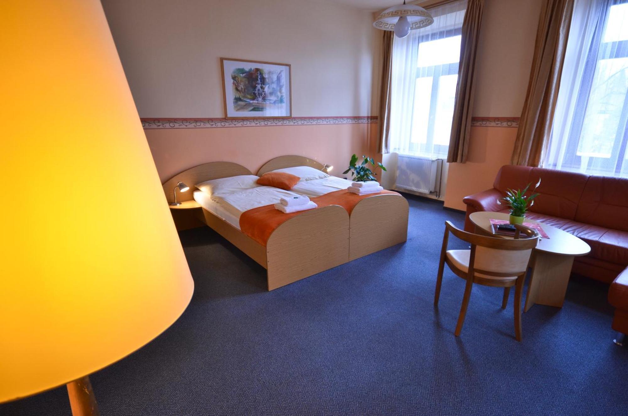 Hotel U Kozicky Теплице Екстериор снимка